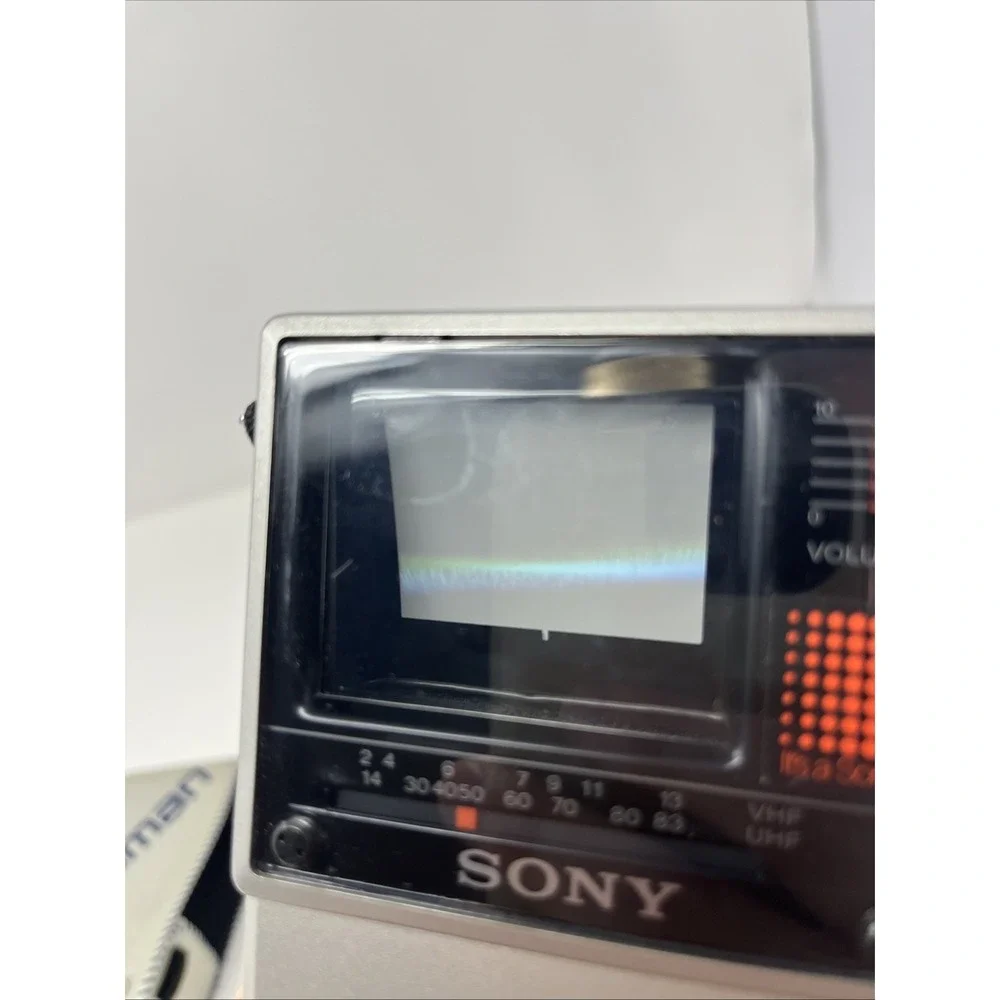 SONY WATCHMAN FD-20A Mini Portable Black White TV AM/FM VHF UHF New York Yankees
